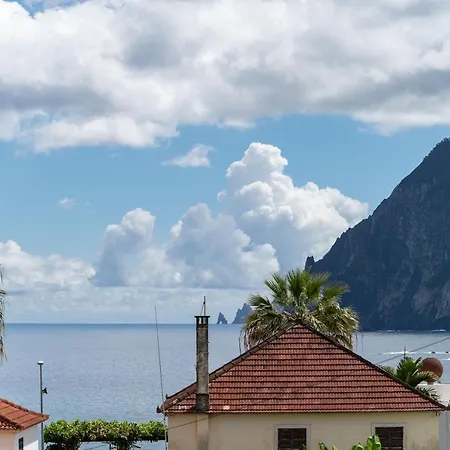 Madeira Surf Camp بيت شباب بورتو دا كروز