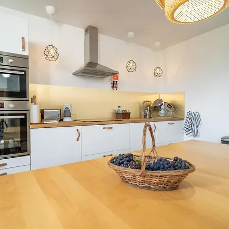 Madeira Surf Camp بيت شباب