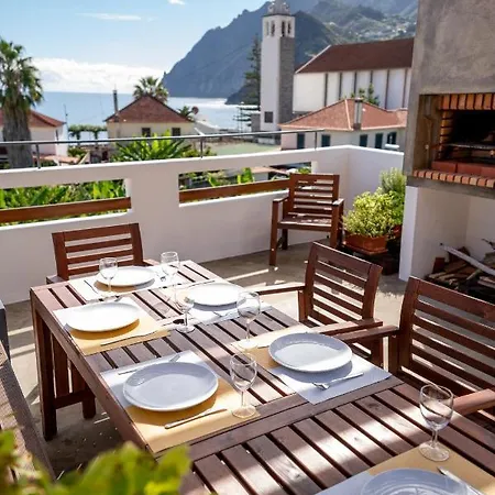 Hostel Madeira Surf Camp Porto Da Cruz