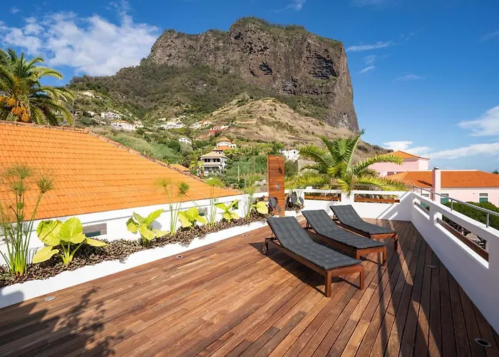 Madeira Surf Camp ホステル *