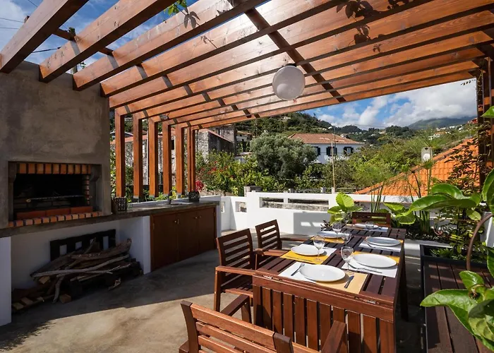 Hostel Madeira Surf Camp *