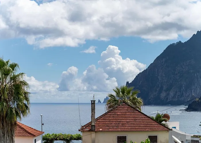 Madeira Surf Camp Hostel Porto da Cruz