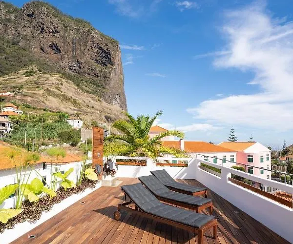 Madeira Surf Camp Hostel Porto da Cruz