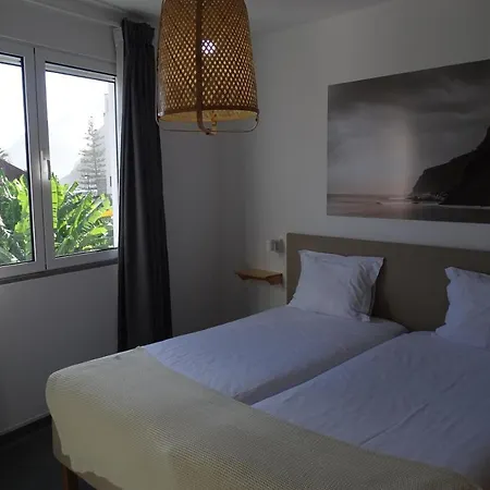 Madeira Surf Camp Albergue