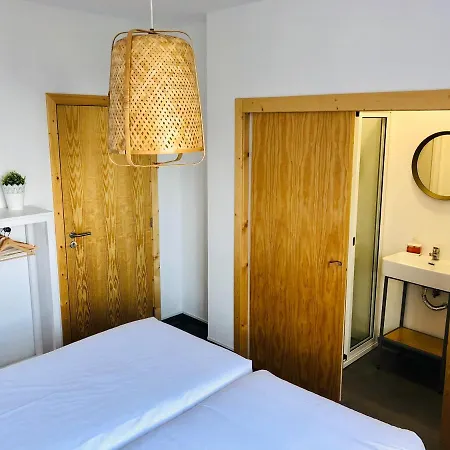 Albergue Madeira Surf Camp