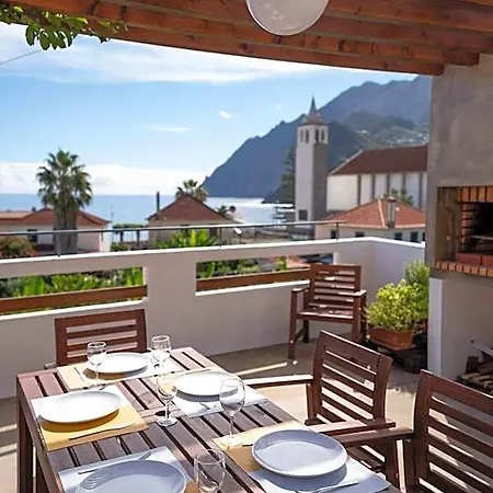 Madeira Surf Camp Hostel *