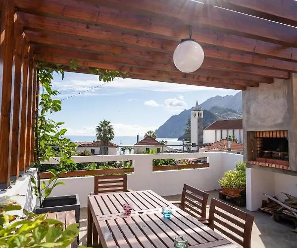 Madeira Surf Camp Hostel *