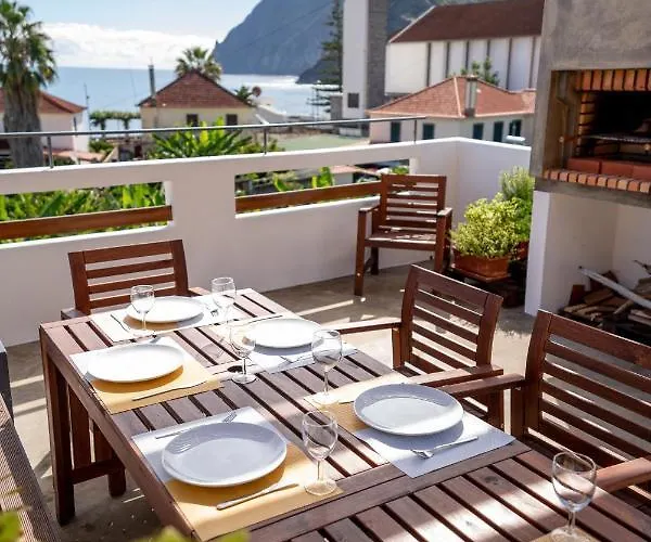 Hostel Madeira Surf Camp Porto Da Cruz